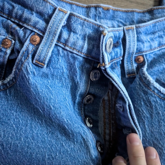 Levi's 501 Original Cropped Blue Medium Wash Denim Jean Size 27 x 28 - Picture 5 of 9